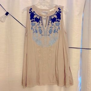 NWOT Andree by Unit Ombré Embroidered Top